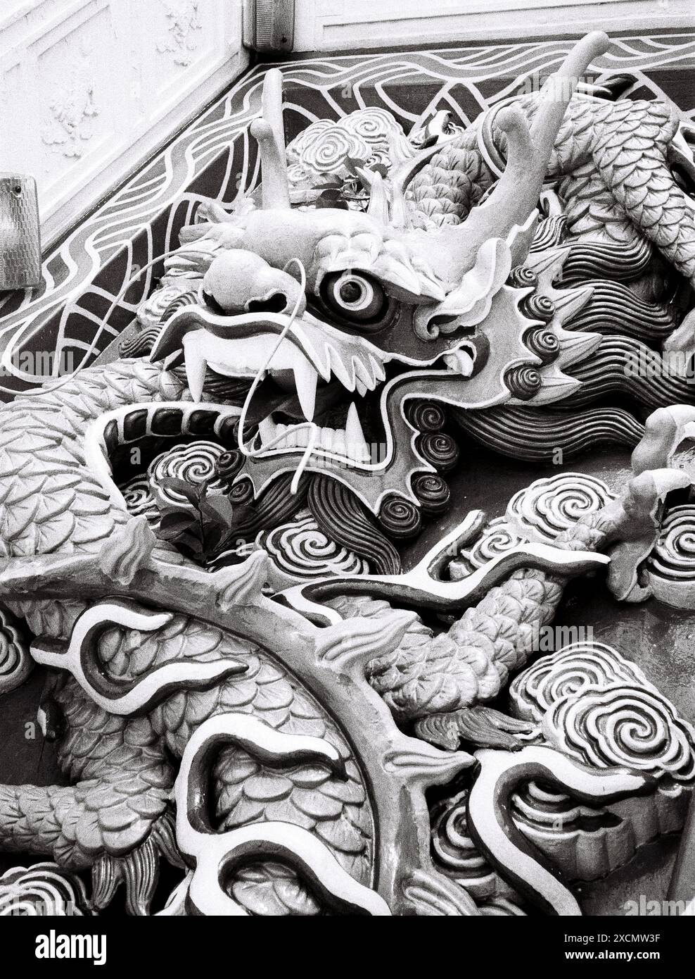 Drago cinese in un tempio Foto Stock