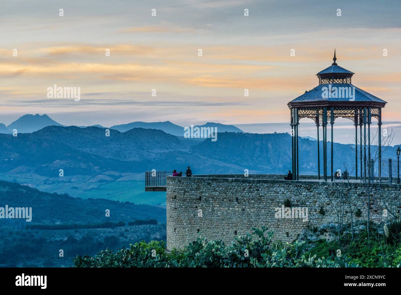 Punto panoramico in un parco pubblico, Ronda , provincia di Málaga, Andalusia, Spagna Foto Stock