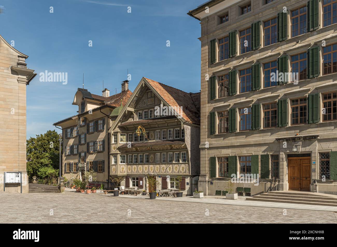 Case in stile rococò e municipio sulla piazza del villaggio (Landsgemeindeplatz), Trogen, Canton Appenzello Ausserrhoden, Svizzera Foto Stock