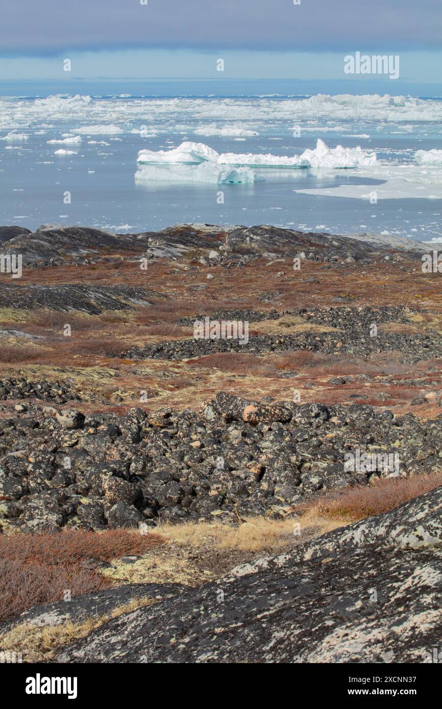 Iliminaq - un villaggio isolato ai margini della baia di Disko nella Groenlandia occidentale Foto Stock