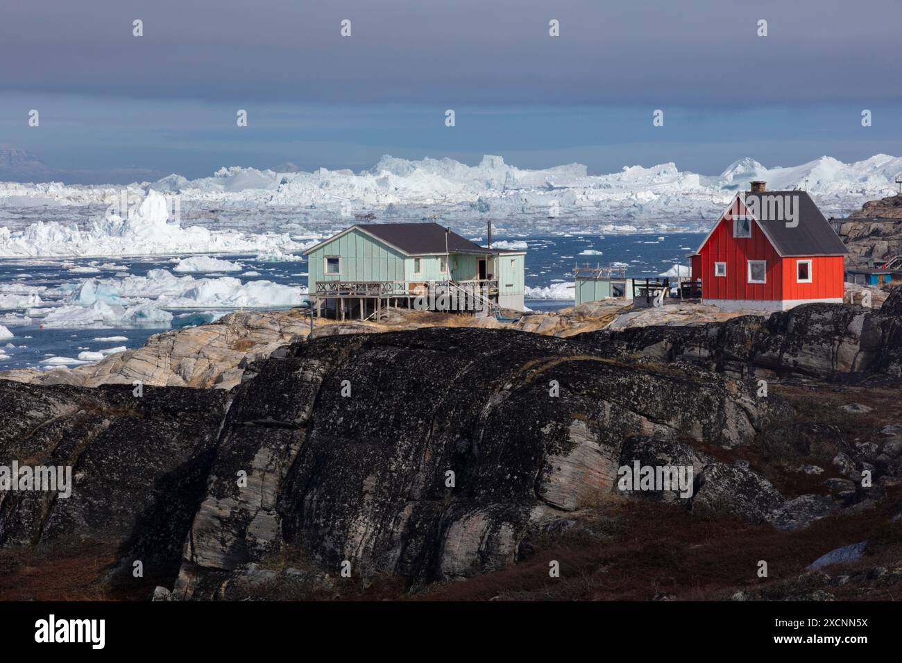 Iliminaq - un villaggio isolato ai margini della baia di Disko nella Groenlandia occidentale Foto Stock