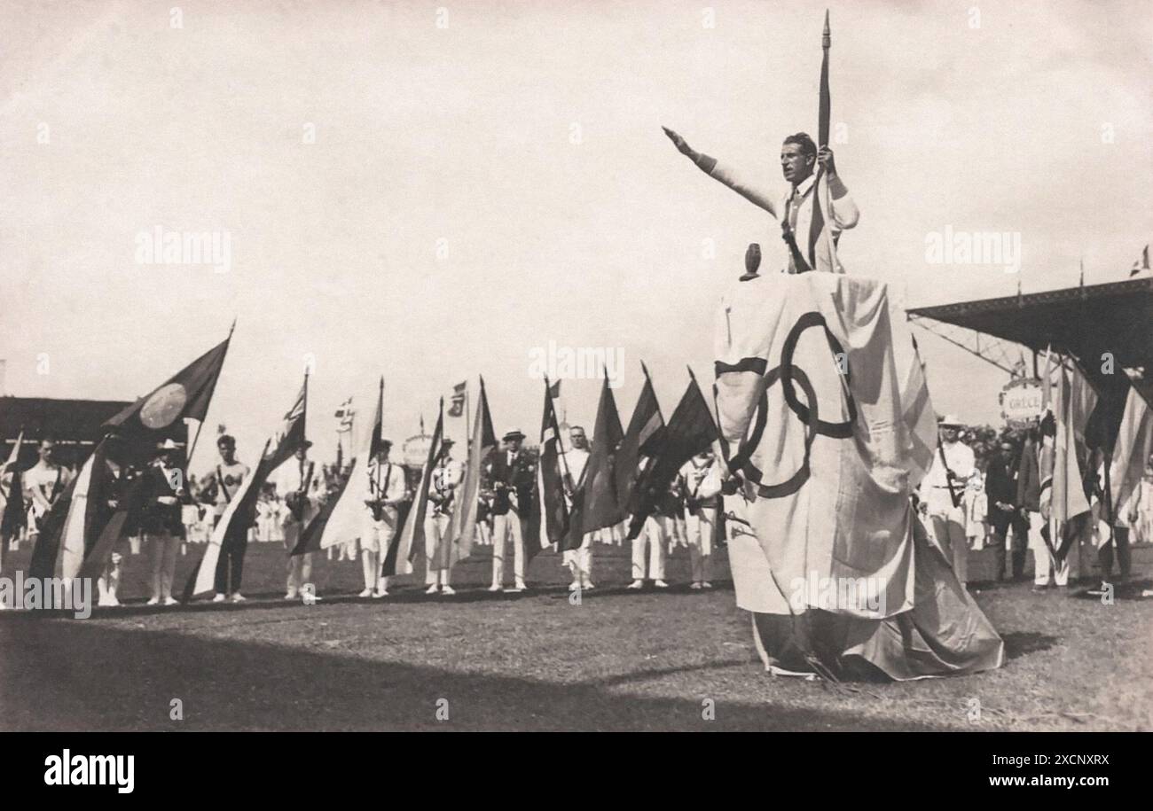 L'atleta francese Géo André presta giuramento olimpico alla cerimonia di apertura delle Olimpiadi estive del 1924 a Parigi. Foto Stock