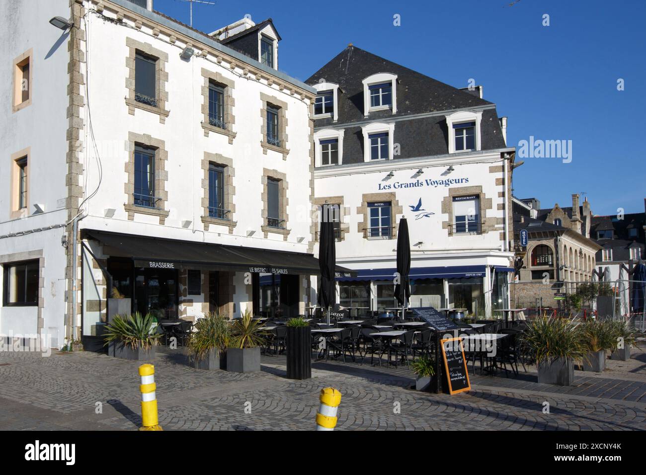 Francia, regione della Bretagna, parte meridionale del dipartimento Finistère, Concarneau, quai Pénéroff, avenue du Docteur Pierre Nicolas, Foto Stock