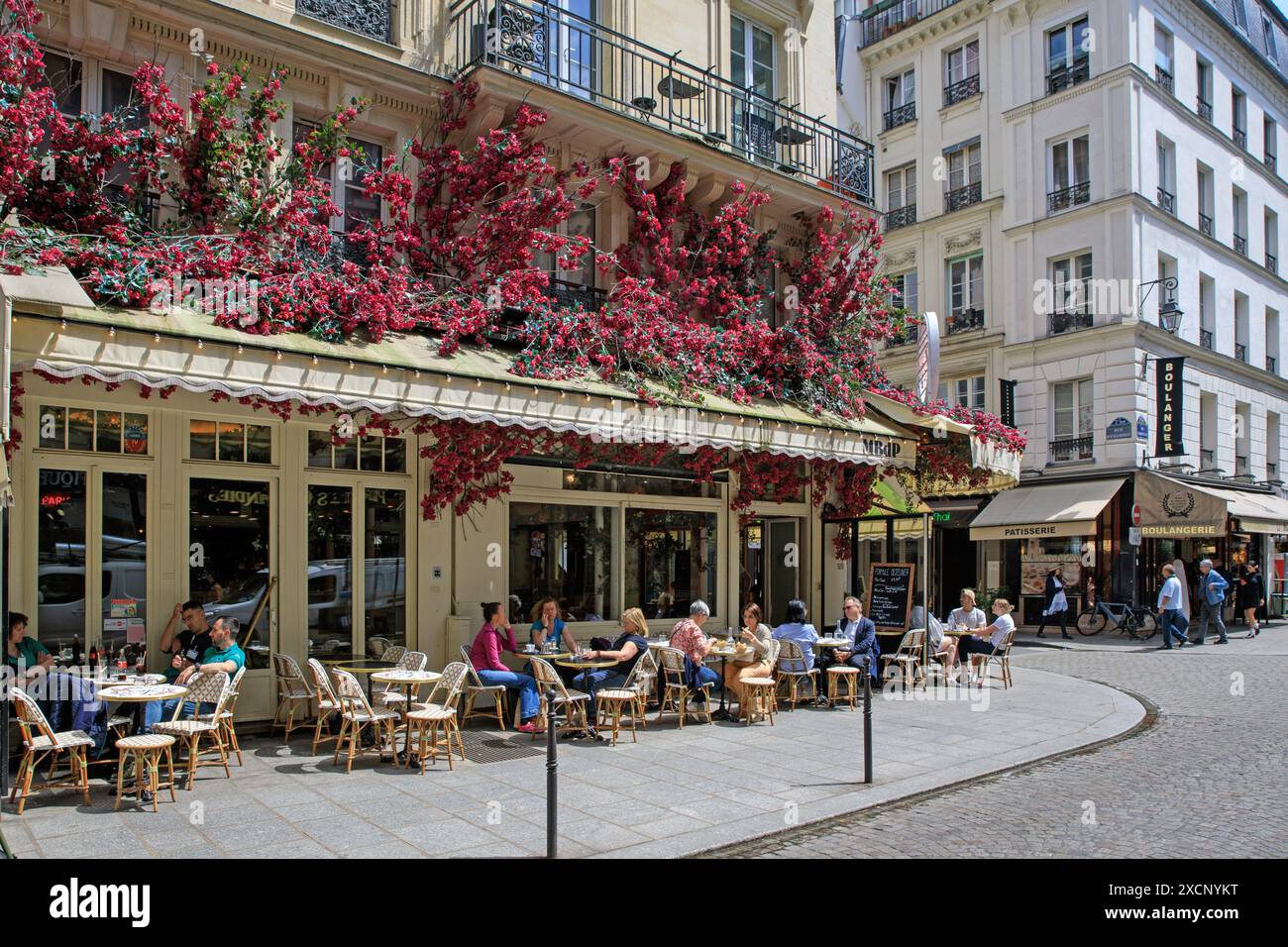 Francia, regione Ile de France, 3° arrondissement di Parigi, 64 rue Rambuteau, café Blanchet, cartello fiorito Foto Stock