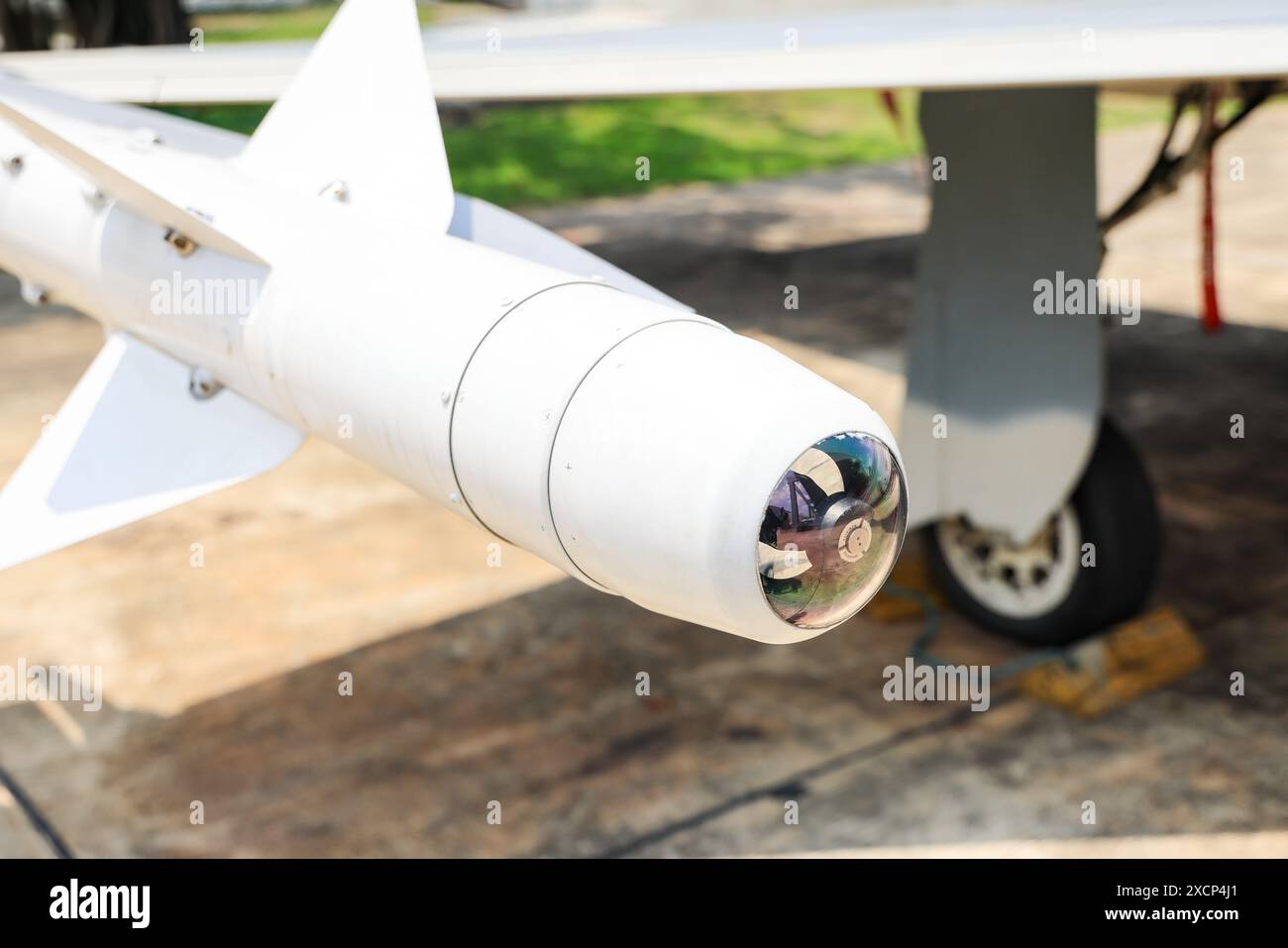 Primo piano dell'intestazione AIM-9 Sidewinder un missile di ricerca a infrarossi aria-aria a corto raggio. Foto Stock