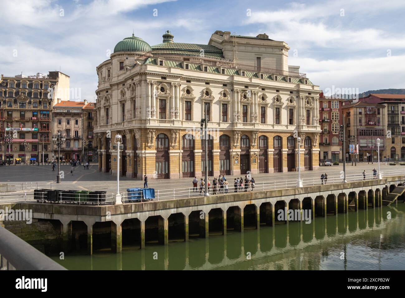 Il Teatro Arriaga in spagnolo è un teatro dell'opera a Bilbao, in Spagna. Fu costruito in stile neo-barocco dall'architetto Joaquín Rucoba nel 1890. Foto Stock
