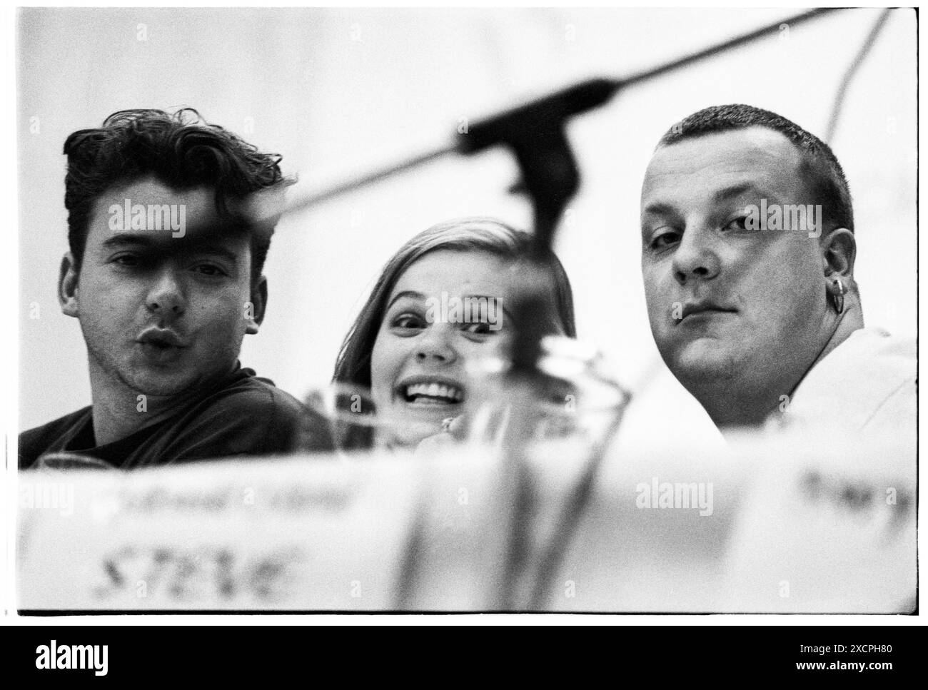 FILE PICS – CARDIFF, GALLES, Regno Unito – 6 OTTOBRE 1993: Vicky Alexander sul palco dell’incontro generale annuale ben partecipato nella Great Hall presso l’edificio dell’Unione degli studenti di Cardiff. INFO: Vicky Alexander – Victoria Alexander, ora Lady Victoria Starmer – ha fatto parte del team esecutivo dell’Unione degli studenti della Cardiff University come Education and Welfare Officer (1993-94) e presidente (1994-95). Potrebbero esserci imperfezioni in questo archivio di 30 anni di vita negativo. Foto: Rob Watkins/Alamy Live News Foto Stock