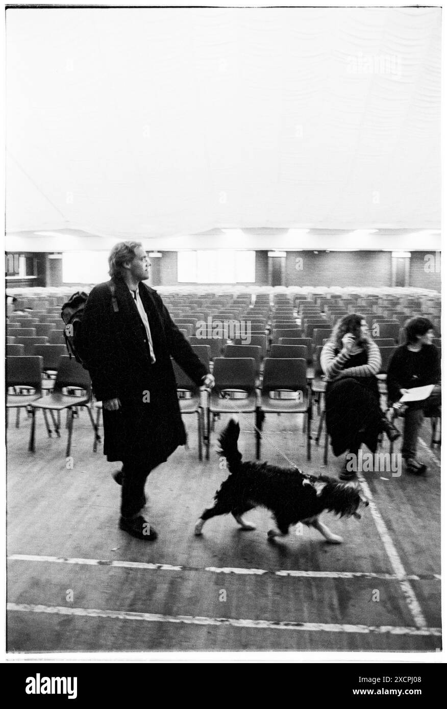 FILE PICS – CARDIFF, GALLES, Regno Unito - 1° FEBBRAIO 1995: L’aborto Emergency General Meeting presso l’edificio dell’Unione degli studenti di Cardiff, supervisionato dal presidente dell’Unione Vicky Alexander. L'incontro è stato convocato da un non studente di sinistra e vi hanno partecipato solo 62 persone. INFO: Vicky Alexander – Victoria Alexander, ora Lady Victoria Starmer – ha fatto parte del team esecutivo dell’Unione degli studenti della Cardiff University come Education and Welfare Officer (1993-94) e presidente (1994-95). Potrebbero esserci imperfezioni in questo archivio di 30 anni di vita negativo. Foto: Rob Watkins/Alamy Live News Foto Stock