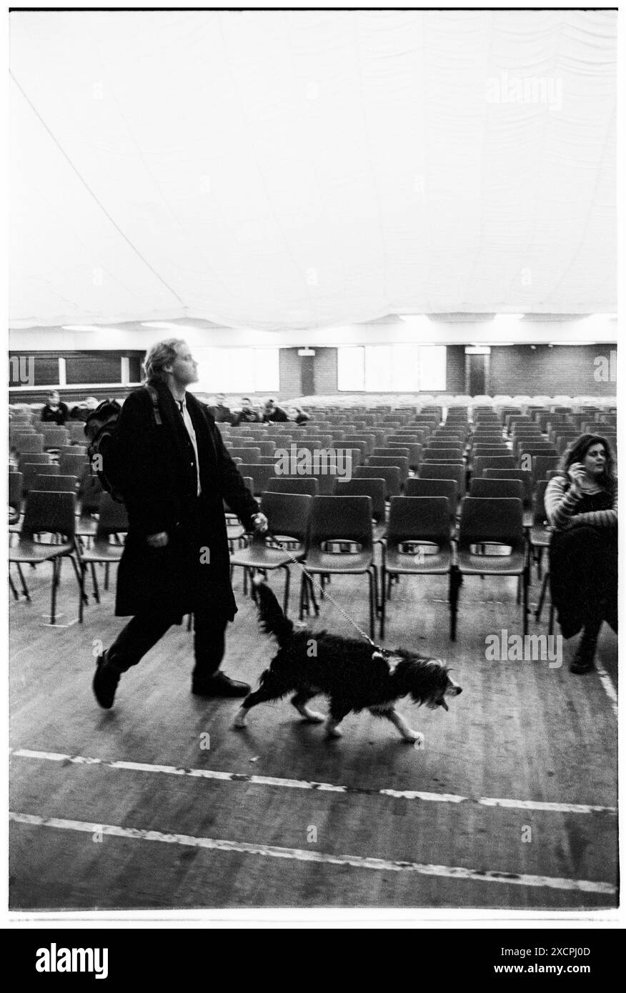 FILE PICS – CARDIFF, GALLES, Regno Unito - 1° FEBBRAIO 1995: L’aborto Emergency General Meeting presso l’edificio dell’Unione degli studenti di Cardiff, supervisionato dal presidente dell’Unione Vicky Alexander. L'incontro è stato convocato da un non studente di sinistra e vi hanno partecipato solo 62 persone. INFO: Vicky Alexander – Victoria Alexander, ora Lady Victoria Starmer – ha fatto parte del team esecutivo dell’Unione degli studenti della Cardiff University come Education and Welfare Officer (1993-94) e presidente (1994-95). Potrebbero esserci imperfezioni in questo archivio di 30 anni di vita negativo. Foto: Rob Watkins/Alamy Live News Foto Stock