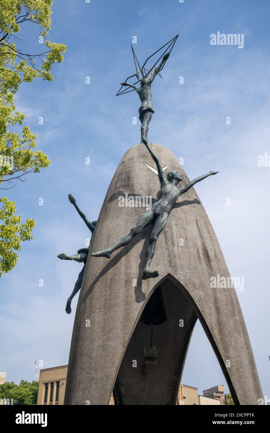 Campana del Monumento alla Pace per bambini nel Parco Memoriale della Pace di Hiroshima in Giappone Foto Stock