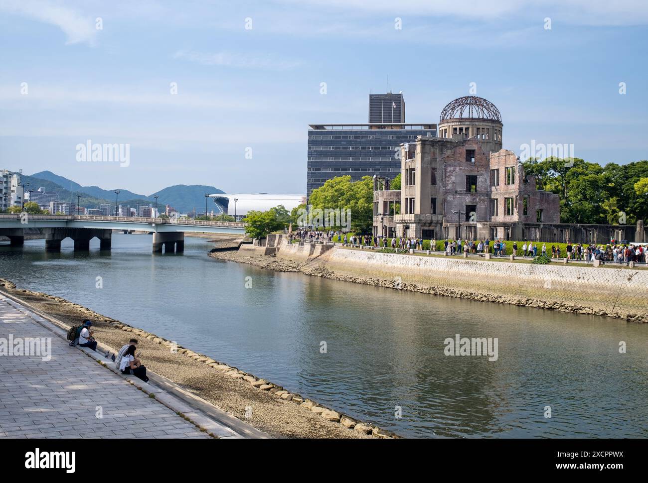 Atomic Bomb Dome o A-Bomb Dome (Genbaku Dome-mae) a Hiroshima in Giappone Foto Stock