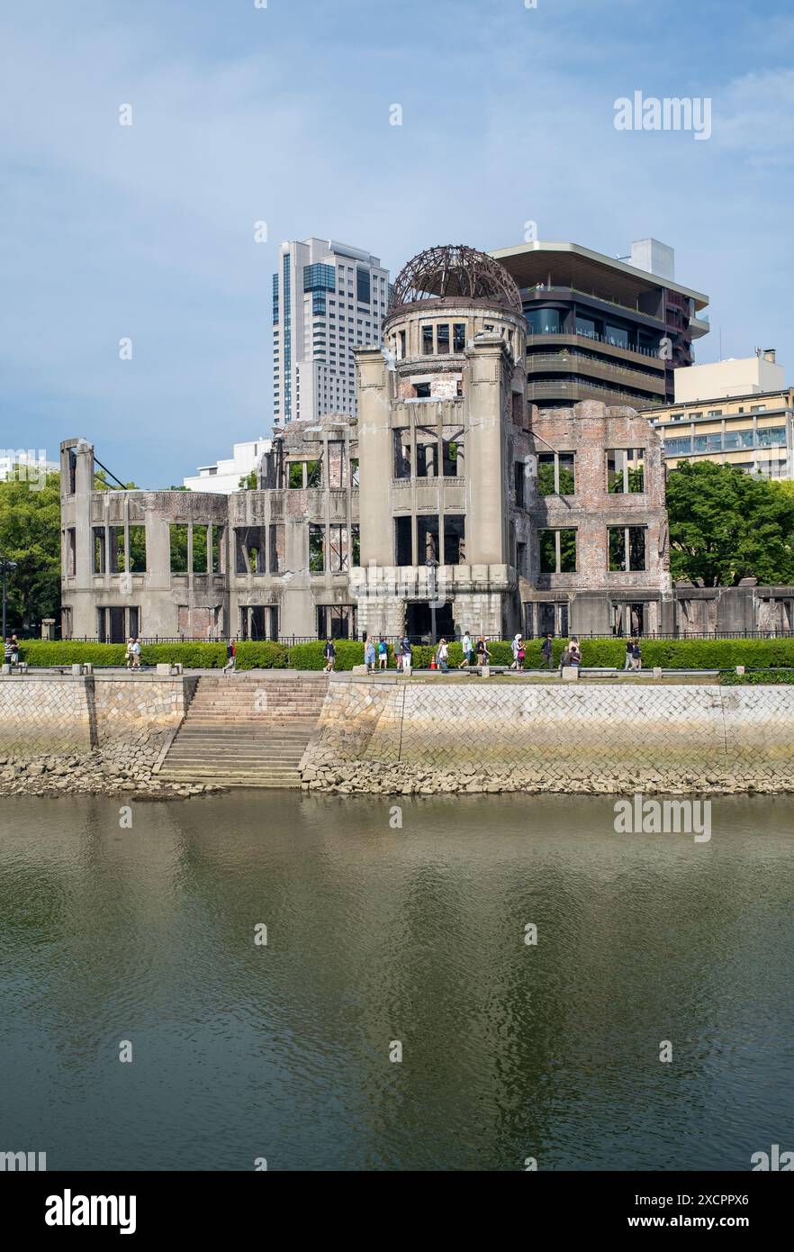 Atomic Bomb Dome o A-Bomb Dome (Genbaku Dome-mae) a Hiroshima in Giappone Foto Stock