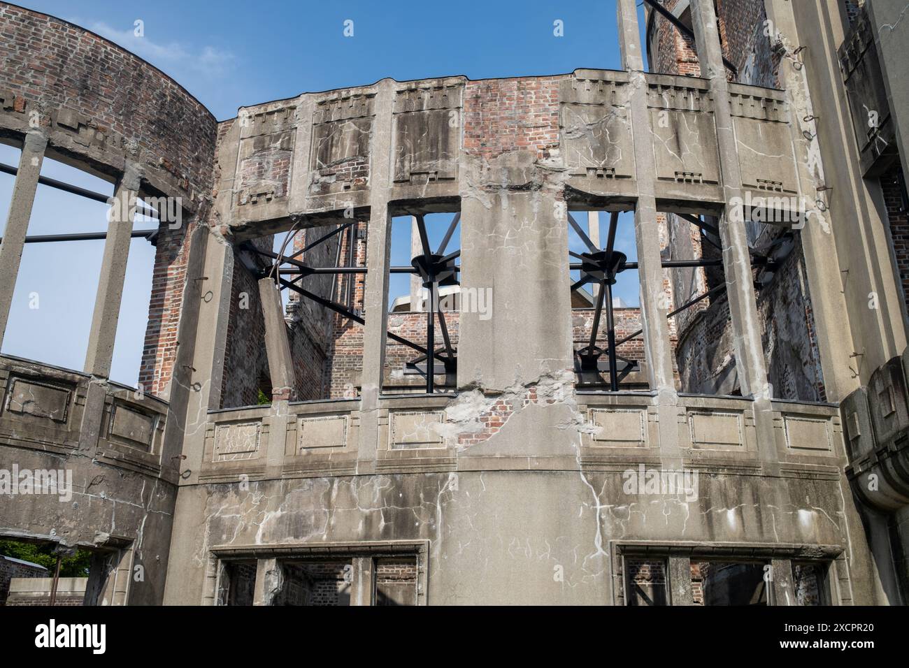 Atomic Bomb Dome o A-Bomb Dome (Genbaku Dome-mae) a Hiroshima in Giappone Foto Stock