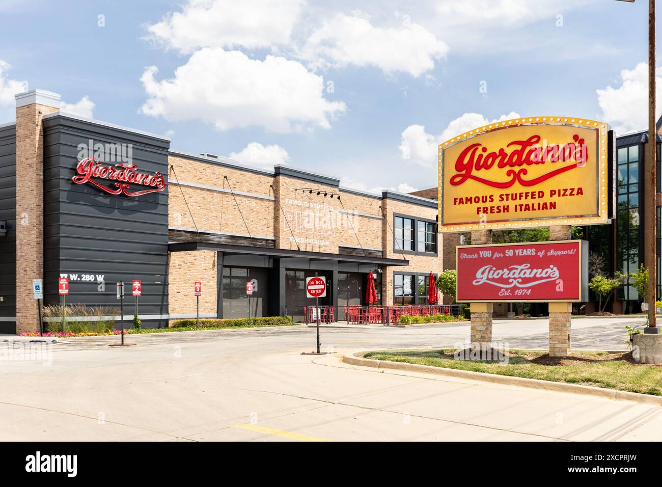 Giordano's Pizza è una catena di pizza italiana con sede a Chicago e conosciuta per la loro pizza profonda. Foto Stock