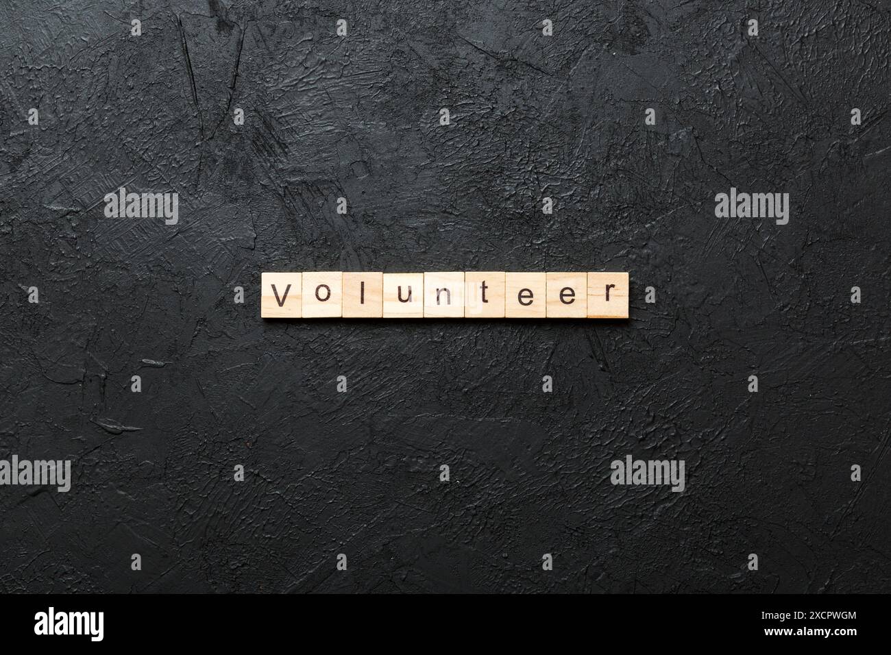 Volunteer parola scritta sul blocco di legno. volontario del testo in tabella, concetto. Foto Stock
