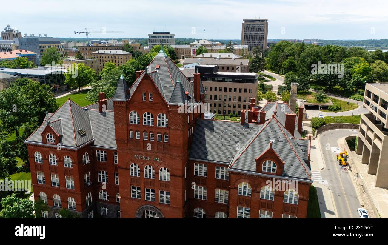 Fotografia aerea della Science Hall nel campus della University of Wisconsin, Madison, Wisconsin, durante una piacevole giornata estiva. Foto Stock