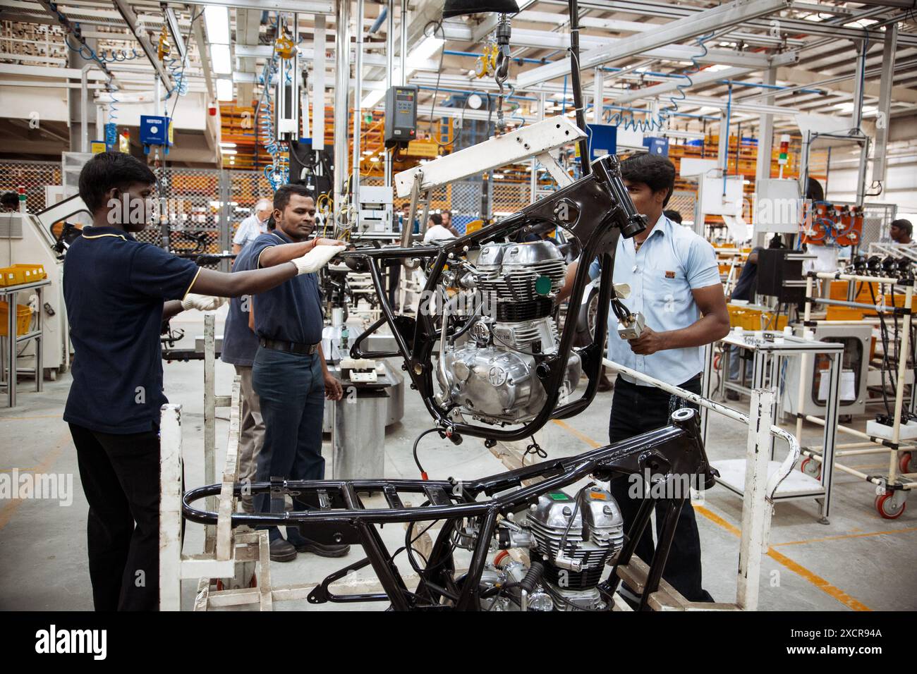Reportage girato alla Royal Enfield Motorcycle Factory di Chennai, India Foto Stock