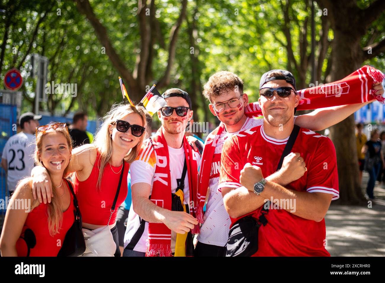 Tifosi in der Mercedesstraße, GER, Slovenia (SVN) vs Danimarca (DEN), Fussball Europameisterschaft, UEFA EURO 2024, gruppo C, 1. Spieltag, 16.06.2024 foto: Eibner-Pressefoto/Michael Memmler Foto Stock