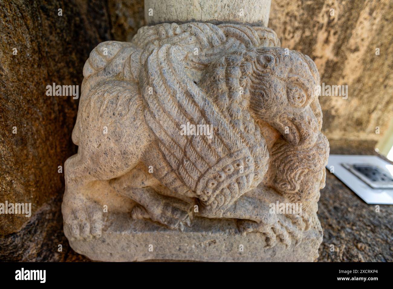 SANT'AMBROGIO DI TORINO, 11 OTTOBRE 2023 - particolare dell'uccello della Sacra di San Michele (Abbazia di San Michele) in Val di Susa, provincia di Tur Foto Stock