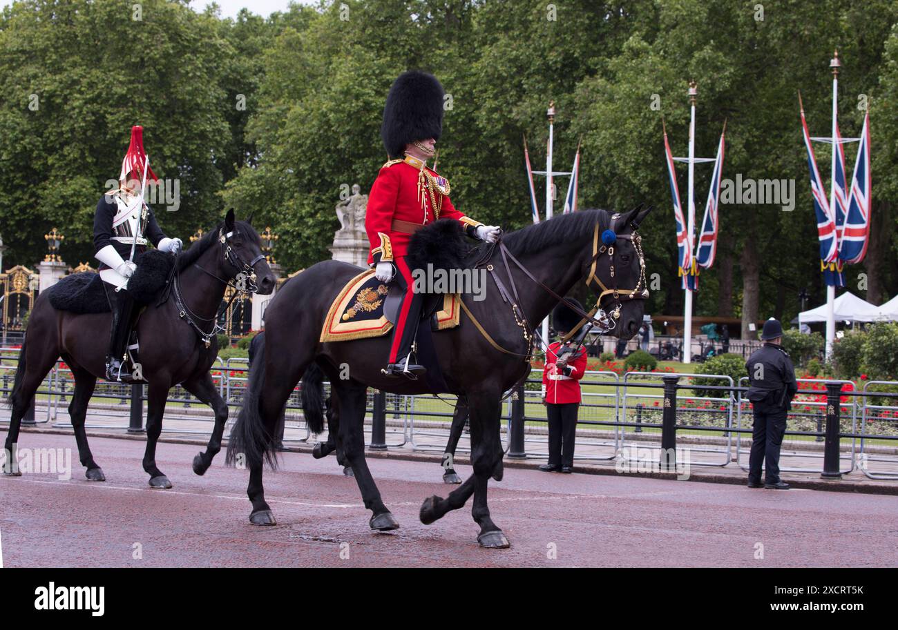 Tenente colonnello Grenadier Guards leader della Parade Trooping the Colour Color The Mall London 2024 Foto Stock