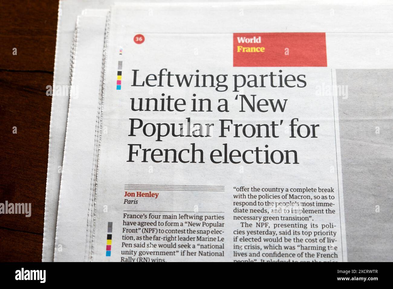 "I partiti di sinistra si uniscono in un "nuovo fronte popolare" per le elezioni francesi" titolo del quotidiano Guardian France Politics article15 giugno 2024 Londra Europa Regno Unito Foto Stock