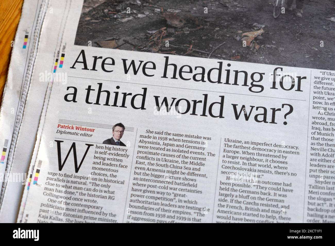 Stiamo andando verso una terza guerra mondiale? Quotidiano Guardian headline seconda guerra mondiale e III politica mondiale articolo 8 giugno 2024 Londra Inghilterra Regno Unito Foto Stock