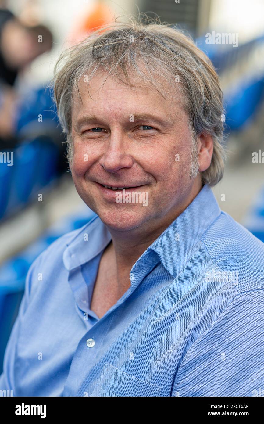 Straubing, Germania. 18 giugno 2024. Thomas Stammberger, direttore dell'Agnes Bernauer Festival 2024, si trova nel cortile del palazzo ducale. Crediti: Armin Weigel/dpa/Alamy Live News Foto Stock