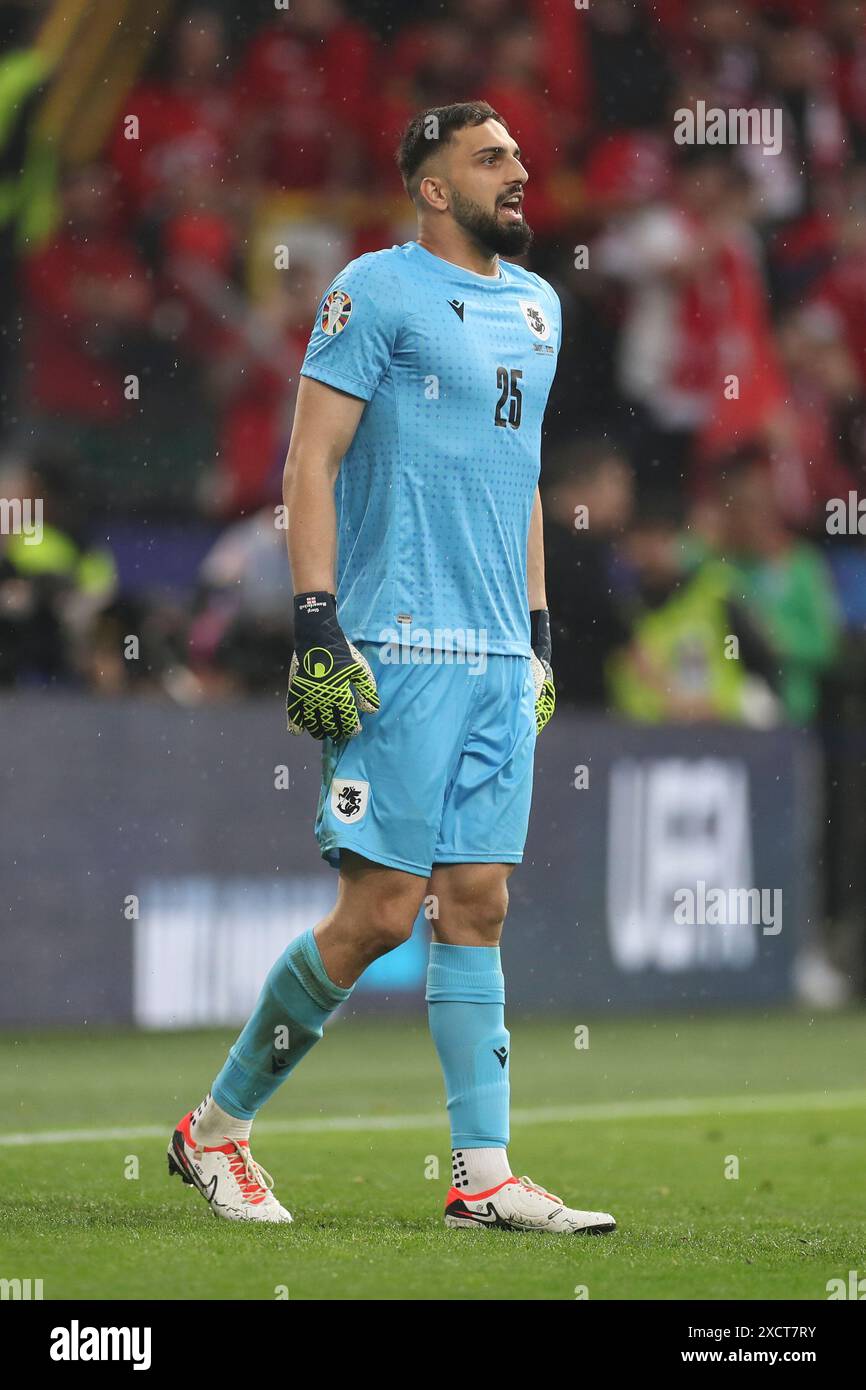 Dortmund, Germania. 18 giugno 2024. Georgia Mamardashvili, Giorgi portiere Valencia CF durante la partita Turchia contro Georgia, UEFA Euro 2024 turno 1 gruppo F al BVB Stadion, Dortmund, Germania il 18 giugno 2024 credito: Every Second Media/Alamy Live News Foto Stock