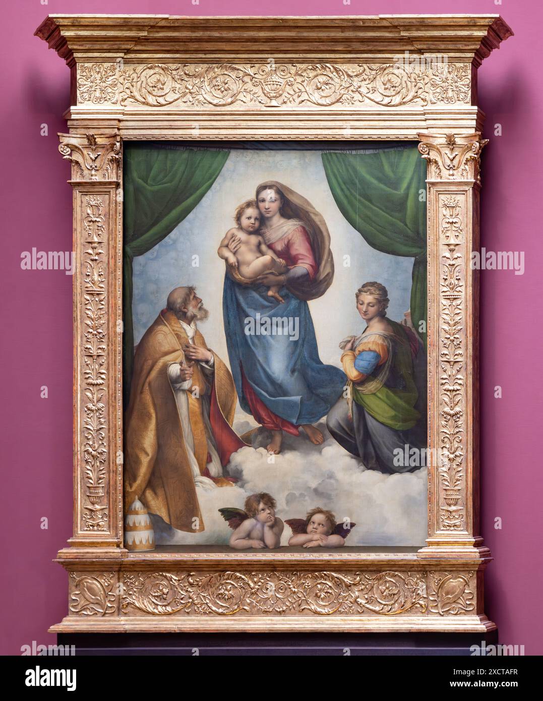 Il dipinto chiamato Madonna Sistina, chiamato anche Madonna di San Sisto, è un dipinto ad olio dell'artista italiano Raffaello esposto al PIC degli antichi Maestri Foto Stock