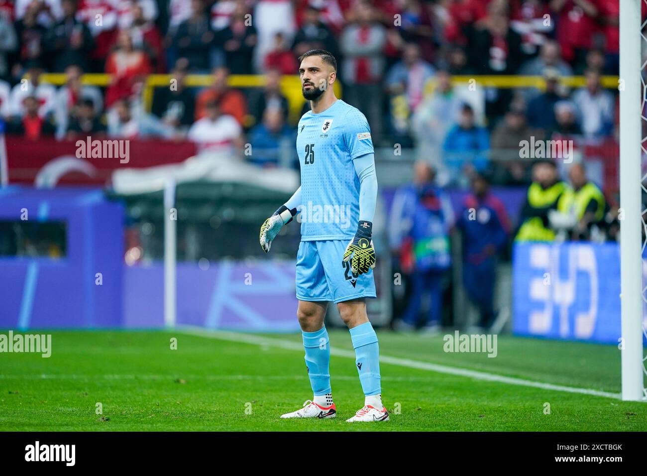 Dortmund, Germania. 18 giugno 2024. Dortmund, Germania, 18 giugno 2024: Giorgi Mamardashvili (25 Georgia) guarda durante la partita di calcio UEFA EURO 2024 Germania gruppo F tra Turkiye e Georgia al BVB Stadion Dortmund, Germania. (Daniela Porcelli/SPP) credito: SPP Sport Press Photo. /Alamy Live News Foto Stock