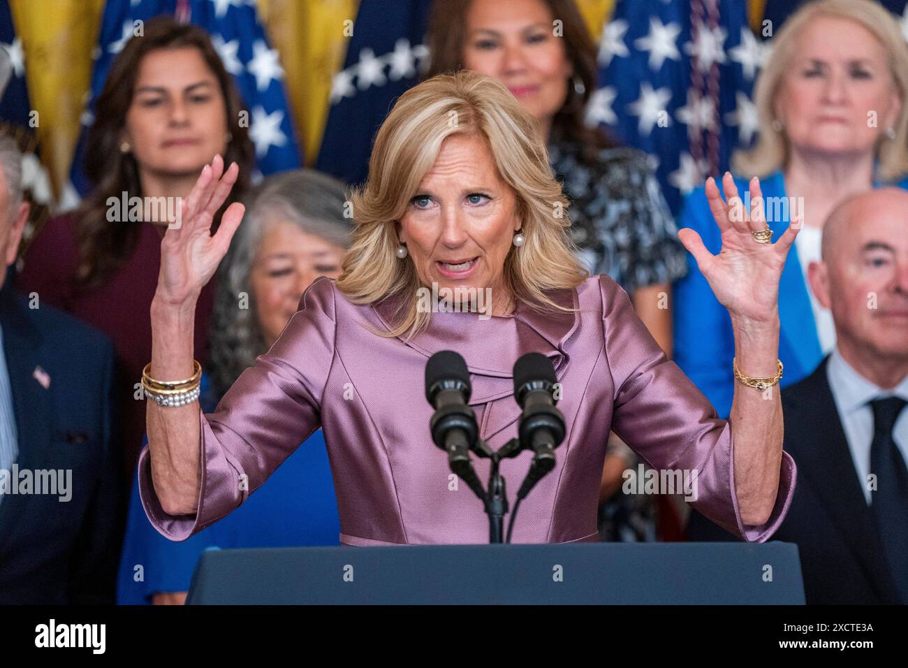 Washington, Stati Uniti. 18 giugno 2024. La First Lady Jill Biden pronuncia le sue osservazioni durante l'evento DACA 12th Anniversary nella sala est della Casa Bianca a Washington, DC, il 18 giugno 2024. Il presidente Biden ha annunciato il programma della sua amministrazione che consente agli immigrati senza documenti sposati con cittadini statunitensi di richiedere la residenza legale. Foto di Shawn Thew/UPI credito: UPI/Alamy Live News Foto Stock