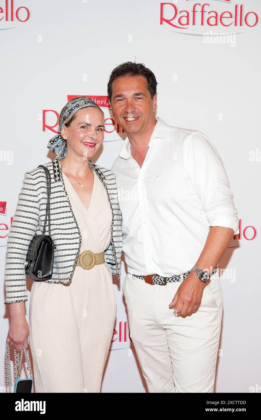 Denise Zich und Andreas Elsholz beim Raffaello Summer Day Event AM 18.6.2024 a Berlino Foto Stock