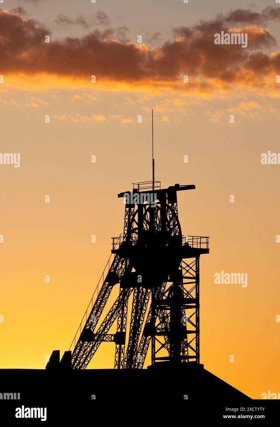 Tomson Bock Pithead all’alba, ex miniera di Gneisenau, Germania, Renania settentrionale-Vestfalia, zona della Ruhr, Dortmund Foto Stock