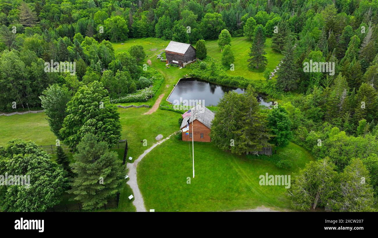 Vista aerea della casa e del fienile sul sito storico statale John Brown Farm nell'Elba settentrionale, New York Foto Stock