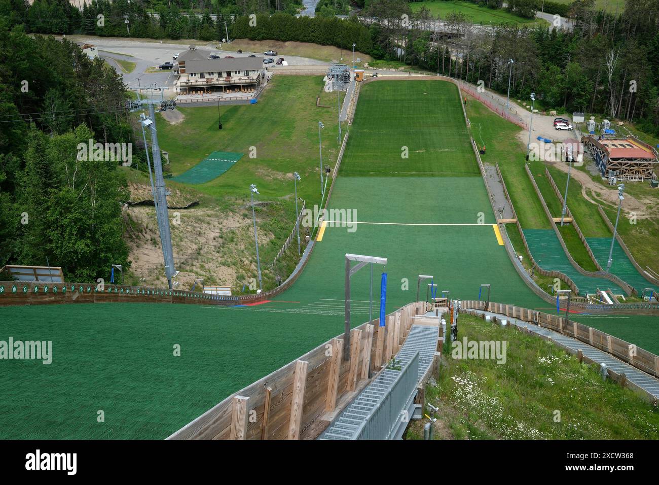 Guardando verso l'Olympic Ski Jump a Lake Placid, New York Foto Stock