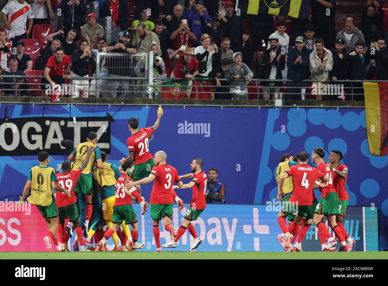 Lipsia, Germania, 18 giugno 2024. Francisco Conceição celebra il secondo gol della sua squadra durante la partita tra Portogallo e Cechia. UEFA Euro 2024 Germania. Gruppo F. credito: Fabideciria/Alamy Live News Foto Stock