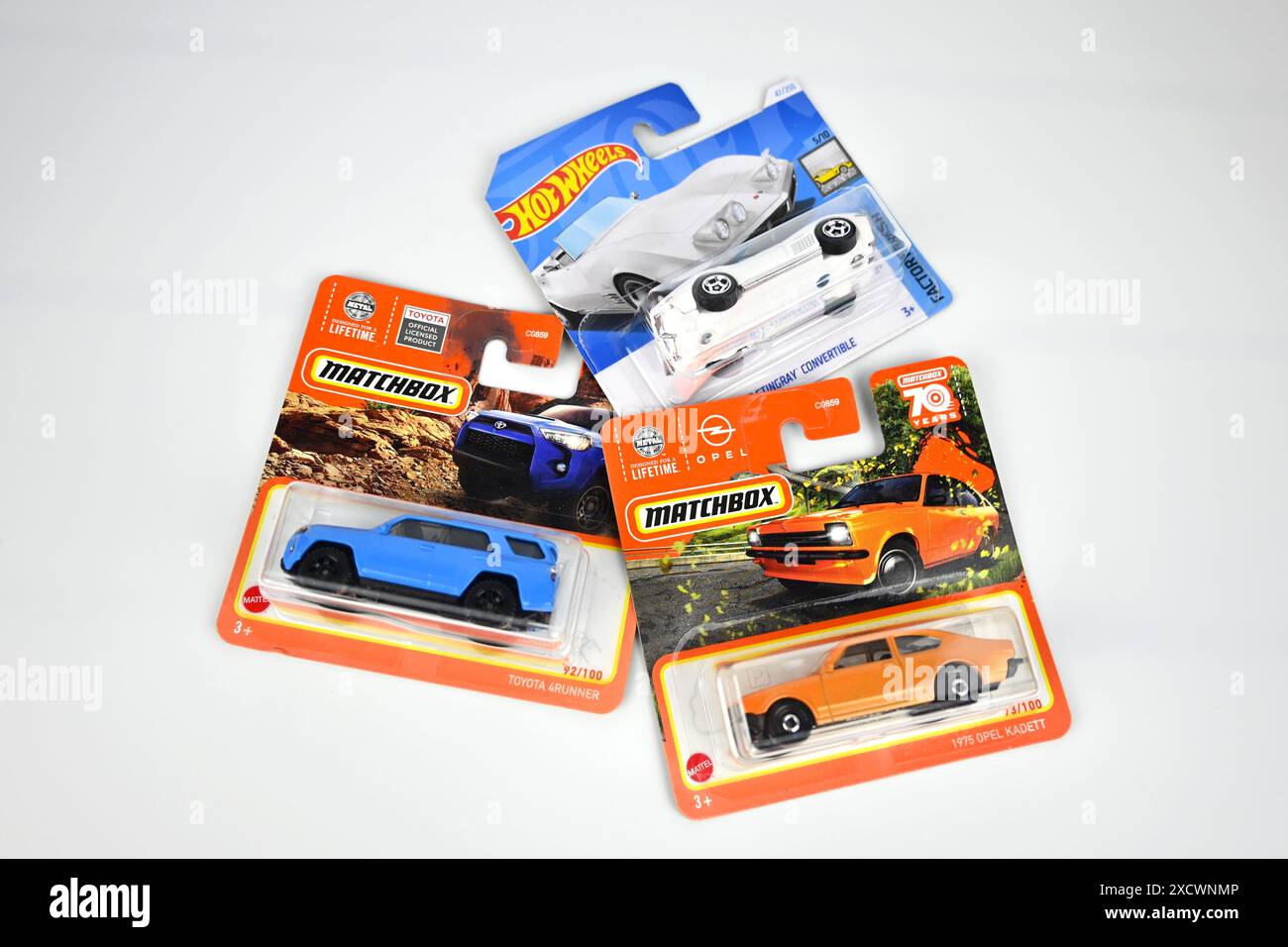 Hot Wheels e modellini di auto Matchbox in confezione – Galles, Regno Unito – 15 giugno 2024 Foto Stock