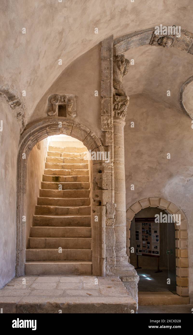 Interno di Villa de mezzo, Villa veneziana del XVI secolo in stile rinascimentale, nel villaggio di Etia, vicino a Lithines, catena montuosa Thrypti, Creta, Grecia Foto Stock