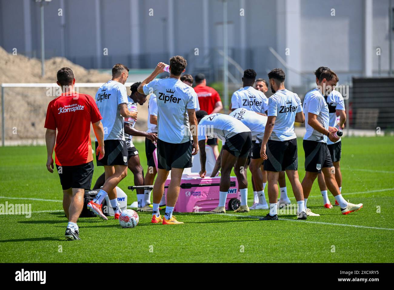 19.06.2024, Raiffeisenarena Linz, AUT, Lask Linz Trainingsstart Herbst 2024/25, im Bild Team Lask Linz .// Admiral Bundesliga, Training Start LASK Linz in Autum 2024/25 a Linz, Austria il 2024/06/19. - 20240619 PD2464 Foto Stock