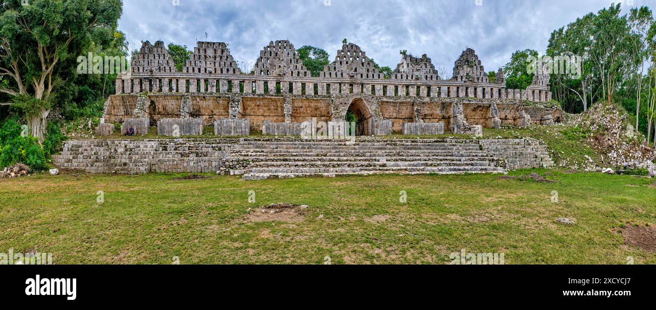Antica colombaia maya, Uxmal, Yucatan, Messico Foto Stock
