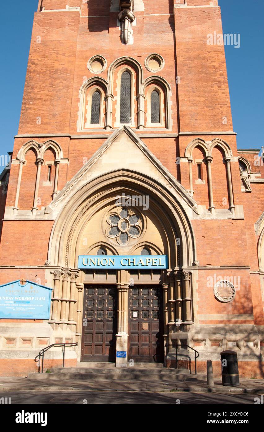 Union Chapel, Islington, Londra, Regno Unito. Union Chapel è una chiesa funzionante, un luogo di intrattenimento dal vivo e un centro di beneficenza per i senzatetto. Foto Stock