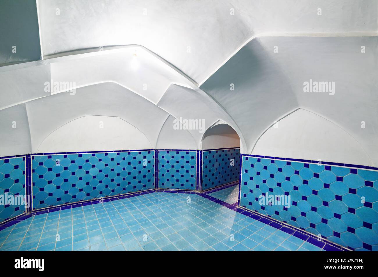 Isfahan, Iran - 24 ottobre 2018: Sala sotterranea della Moschea Sheikh Lotfollah. Interni persiani fantastici. Foto Stock