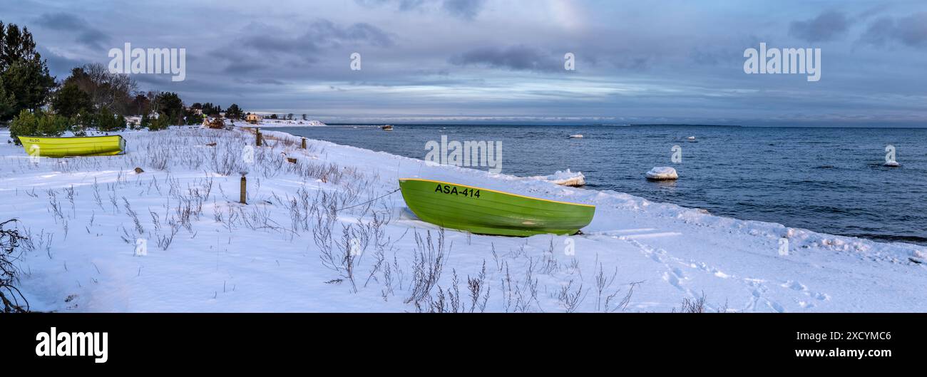 Costa innevata del Golfo di Finlandia, Estonia Foto Stock