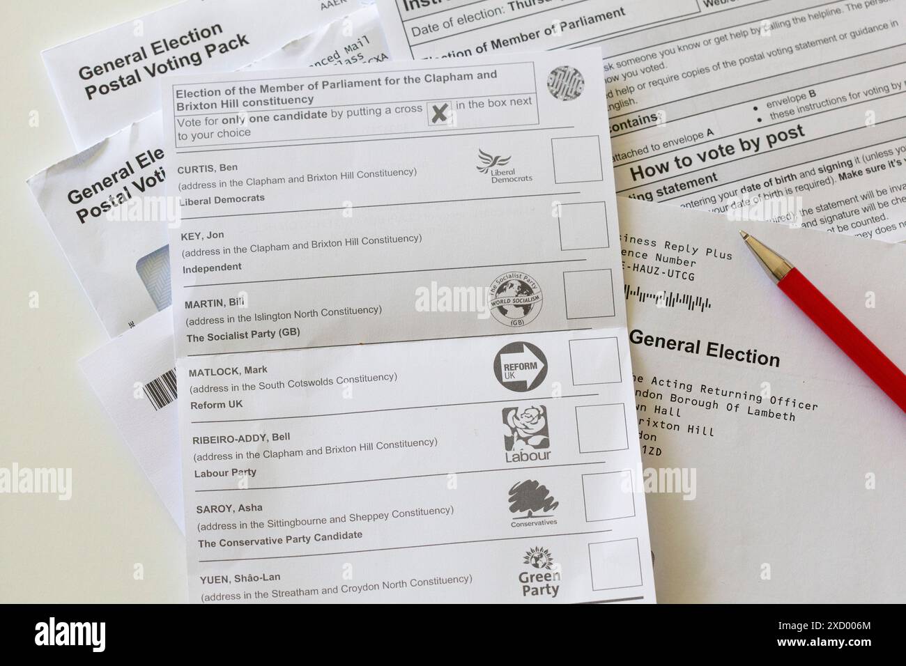 Londra, Regno Unito. 19 giugno 2024. Un voto postale per il collegio di Clapham e Brixton Hill. Mancano circa due settimane alle elezioni generali del Regno Unito del 4 luglio, alcuni elettori si saranno già decisi e avranno votato. Crediti: Anna Watson/Alamy Live News Foto Stock