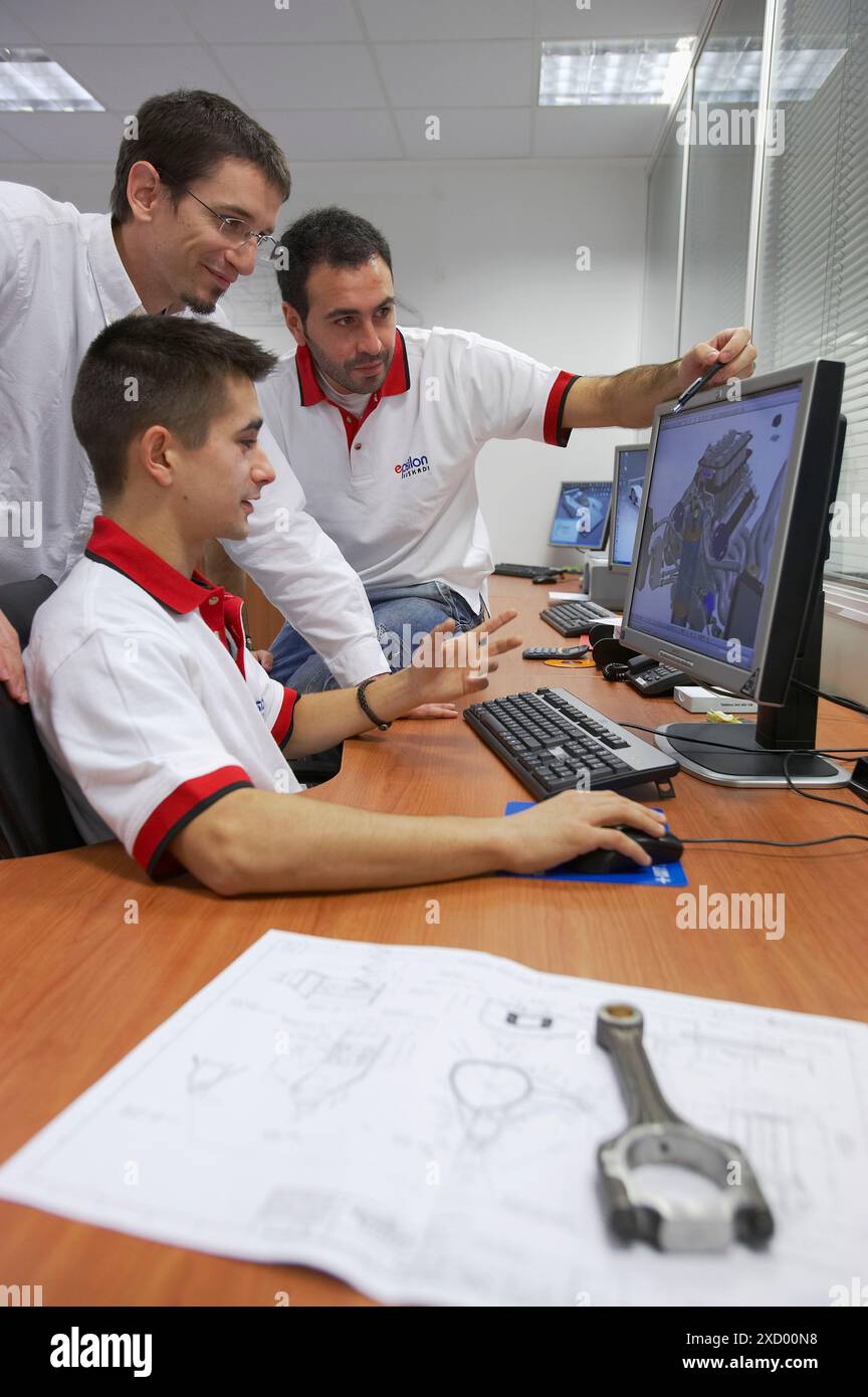 R+D, progettazione CAD di parti per auto da corsa. Epsilon Euskadi, centro di alta tecnologia automobilistica, Azkoitia, Gipuzkoa, Paesi Baschi Foto Stock