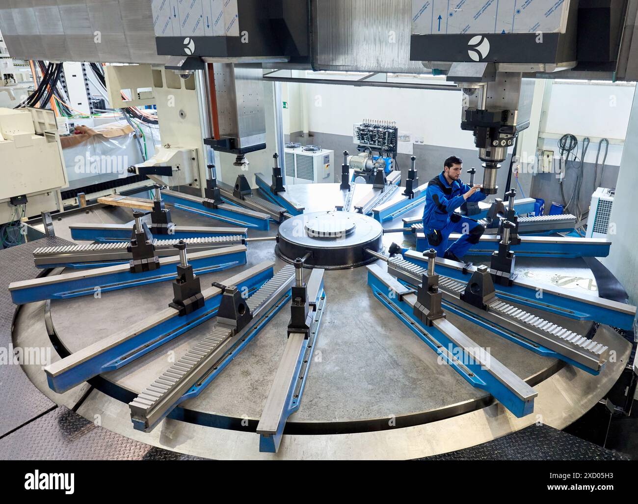 Tornio verticale con due teste, centro di lavorazione, CNC, progettazione, fabbricazione e installazione di macchine utensili, Gipuzkoa, Paesi Baschi, Spagna, Europa Foto Stock