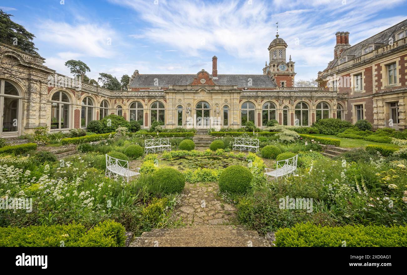 Il giardino sommerso a Somerleyton Hall, Suffolk, Regno Unito, il 16 giugno 2024 Foto Stock