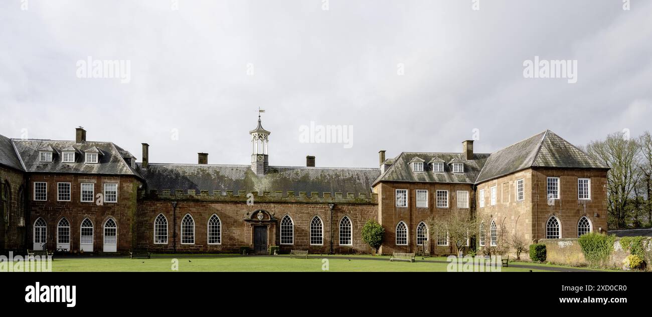 Hartlebury Castle, Hartlebury, Worcestershire, Inghilterra, Regno Unito - Vista panoramica dall'esterno Foto Stock