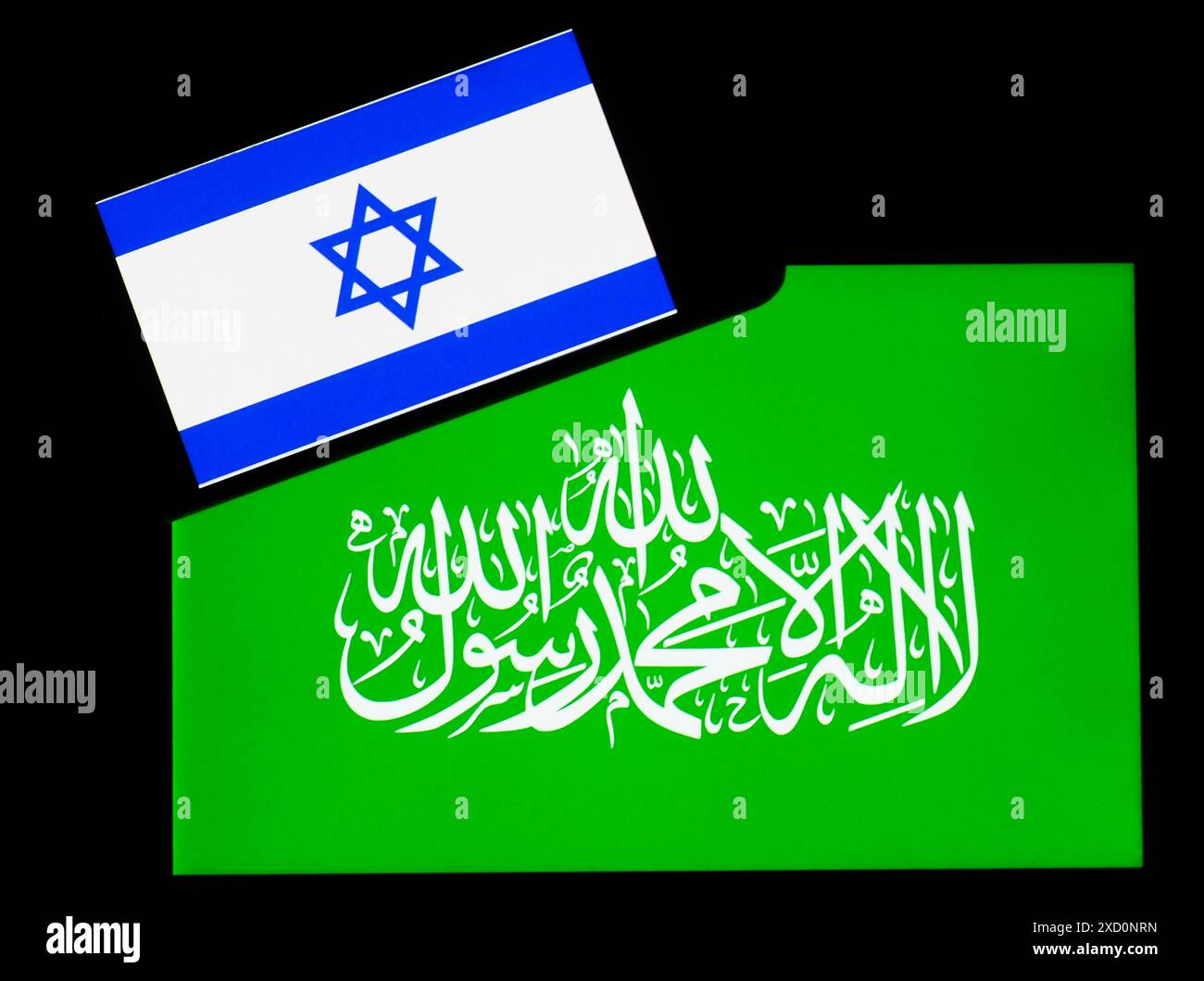 Ucraina - 19 giugno 2024: In questa foto, Israel Flaf visto visualizzato su uno smartphone e il logo Hamas (movimento di resistenza islamica) sul tab Foto Stock