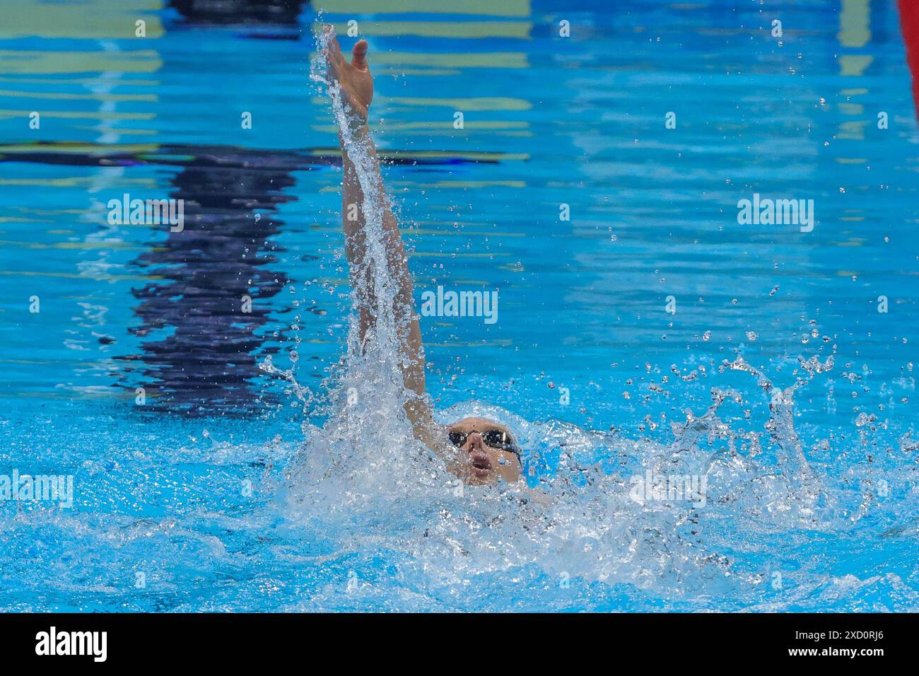 Indianapolis, Indiana, Stati Uniti. 19 giugno 2024. RYAN MURPHY (California Aquatics) naviga negli ultimi 50 metri del suo riscaldamento preliminare dei 200 metri del dorso maschile durante i test della squadra olimpica di nuoto degli Stati Uniti al Lucas Oil Stadium. (Credit Image: © Scott Rausenberger/ZUMA Press Wire) SOLO PER USO EDITORIALE! Non per USO commerciale! Crediti: ZUMA Press, Inc./Alamy Live News Foto Stock